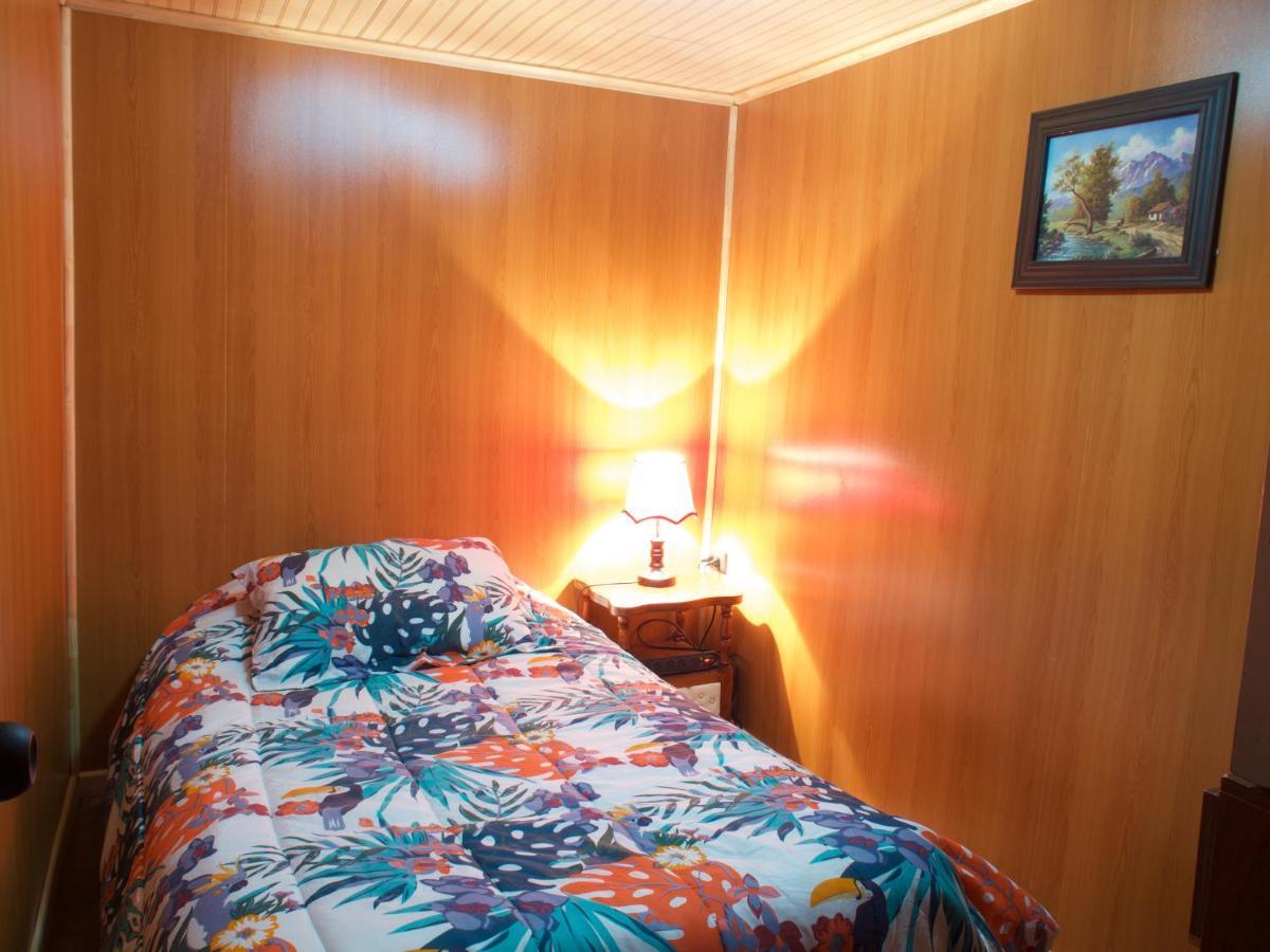 Hostal Traveltour El Campesino プエルト・ナタレス エクステリア 写真